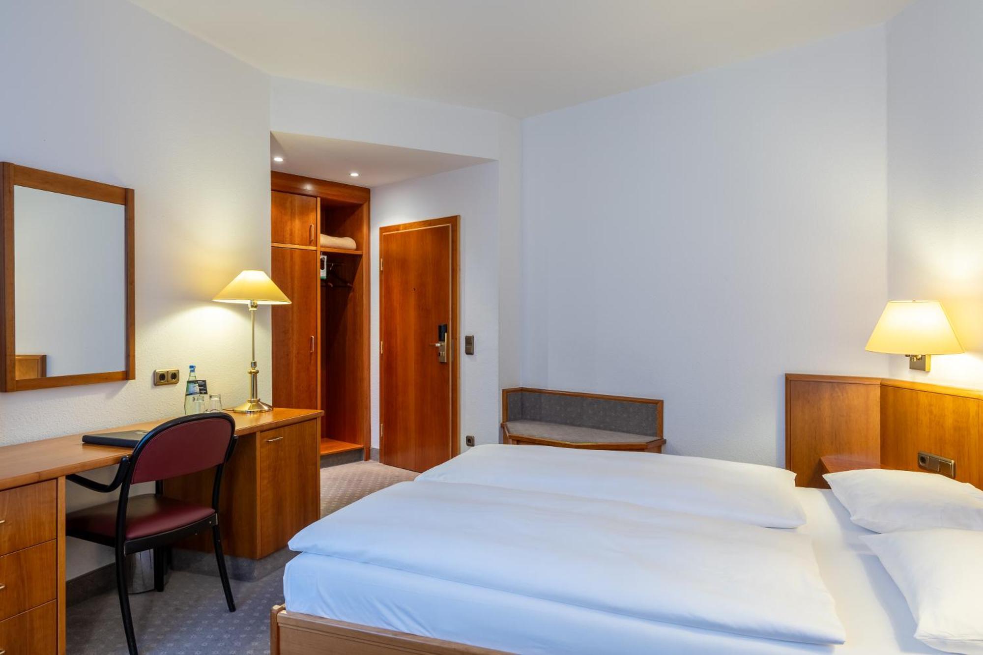 Hotel Alma Am Anger แอร์ฟวร์ท ภายนอก รูปภาพ