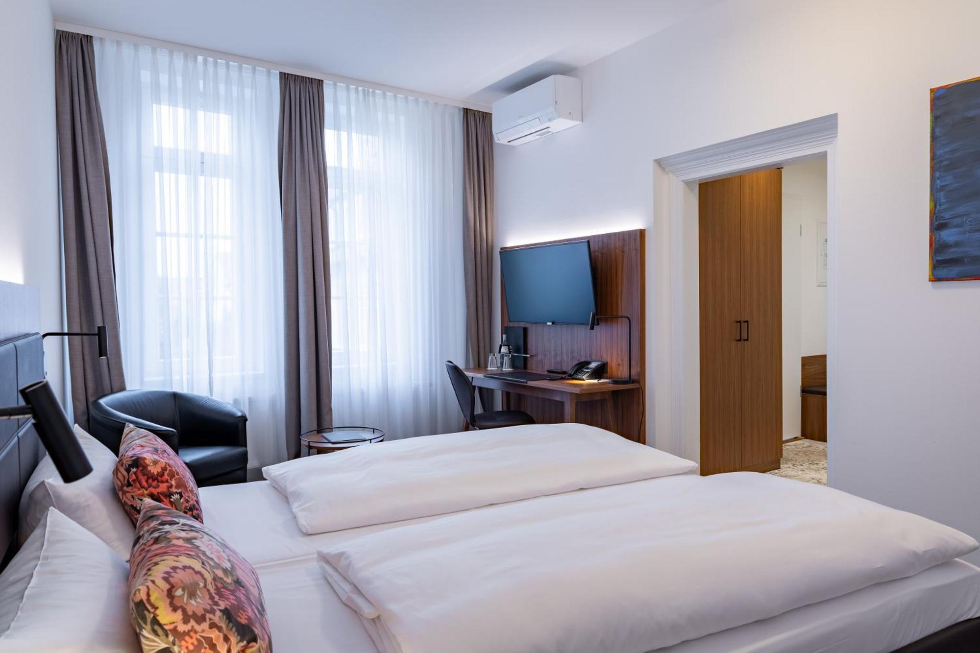 Hotel Alma Am Anger แอร์ฟวร์ท ภายนอก รูปภาพ